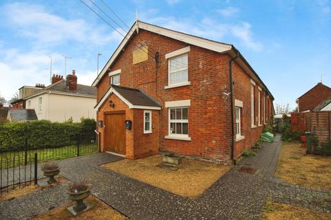 2 bedroom apartment to rent, New Road, Swindon SN4