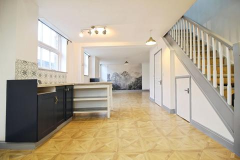 2 bedroom apartment to rent, New Road, Swindon SN4
