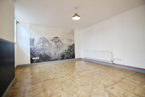 2 bedroom apartment to rent, New Road, Swindon SN4