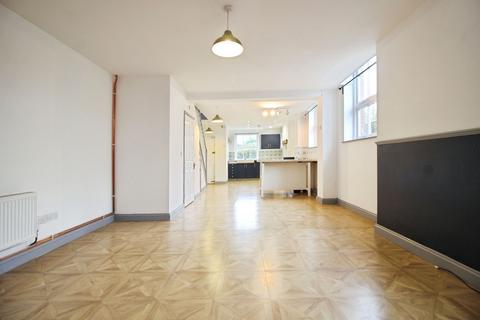 2 bedroom apartment to rent, New Road, Swindon SN4