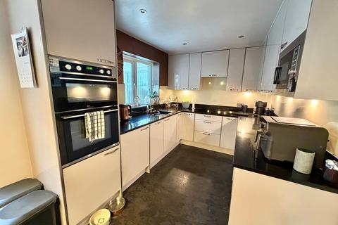 4 bedroom semi-detached house for sale, Highfell Rise, Keighley, BD22