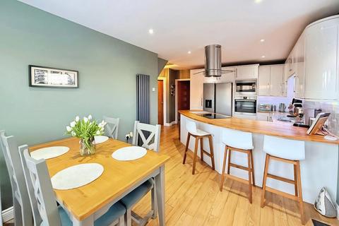 4 bedroom end of terrace house for sale, Stockport Road, Timperley, Altrincham, Altrincham, Cheshire, WA15