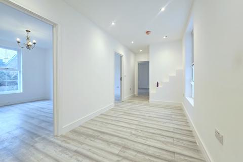 undefined, Sandy Rise, Gerrards Cross, Buckinghamshire, SL9