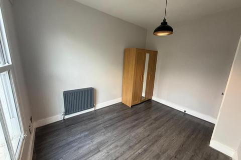 2 bedroom flat to rent, Davenant Road, Archway, Islington, N19