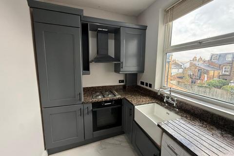 2 bedroom flat to rent, Davenant Road, Archway, Islington, N19