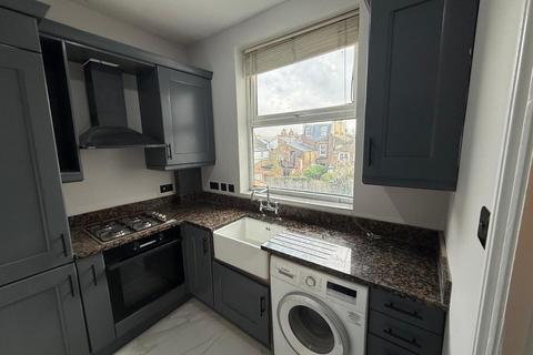 2 bedroom flat to rent, Davenant Road, Archway, Islington, N19