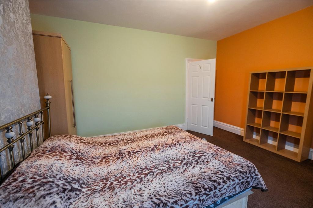 Bedroom 1 (2)