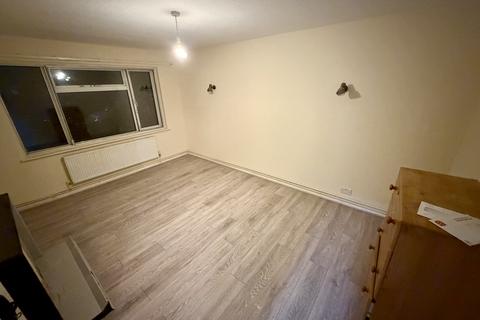 undefined, Longford Avenue, Southall UB1