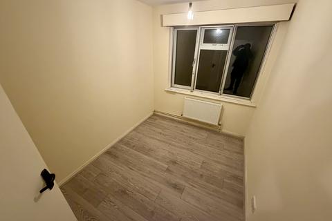 undefined, Longford Avenue, Southall UB1