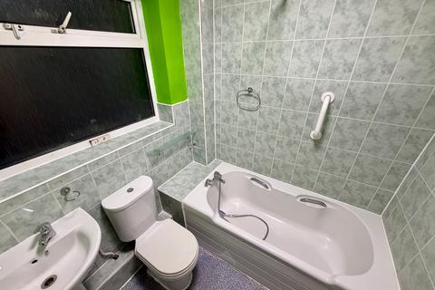 undefined, Longford Avenue, Southall UB1