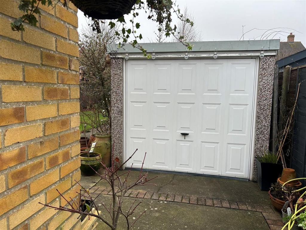 Detached Garage