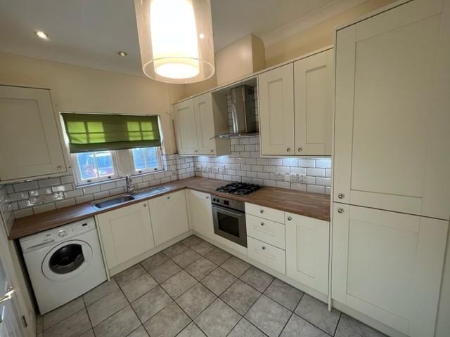 44 balliol - kitchen2.jpg