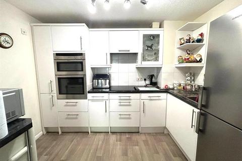 1 bedroom flat for sale, Dove Close, Walderslade, Kent, ME5