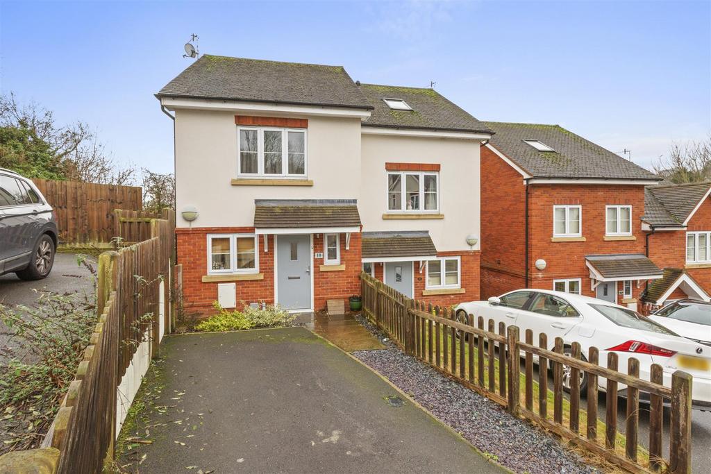 10 Hillview Gardens, HP13 6 GW-13.jpg
