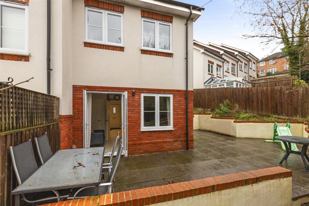 10 Hillview Gardens, HP13 6 GW-11.jpg
