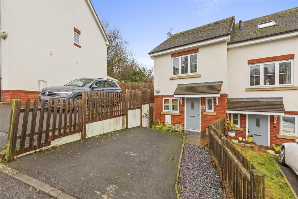 10 Hillview Gardens, HP13 6 GW-12.jpg