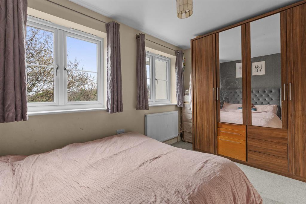 10 Hillview Gardens, HP13 6 GW-3.jpg