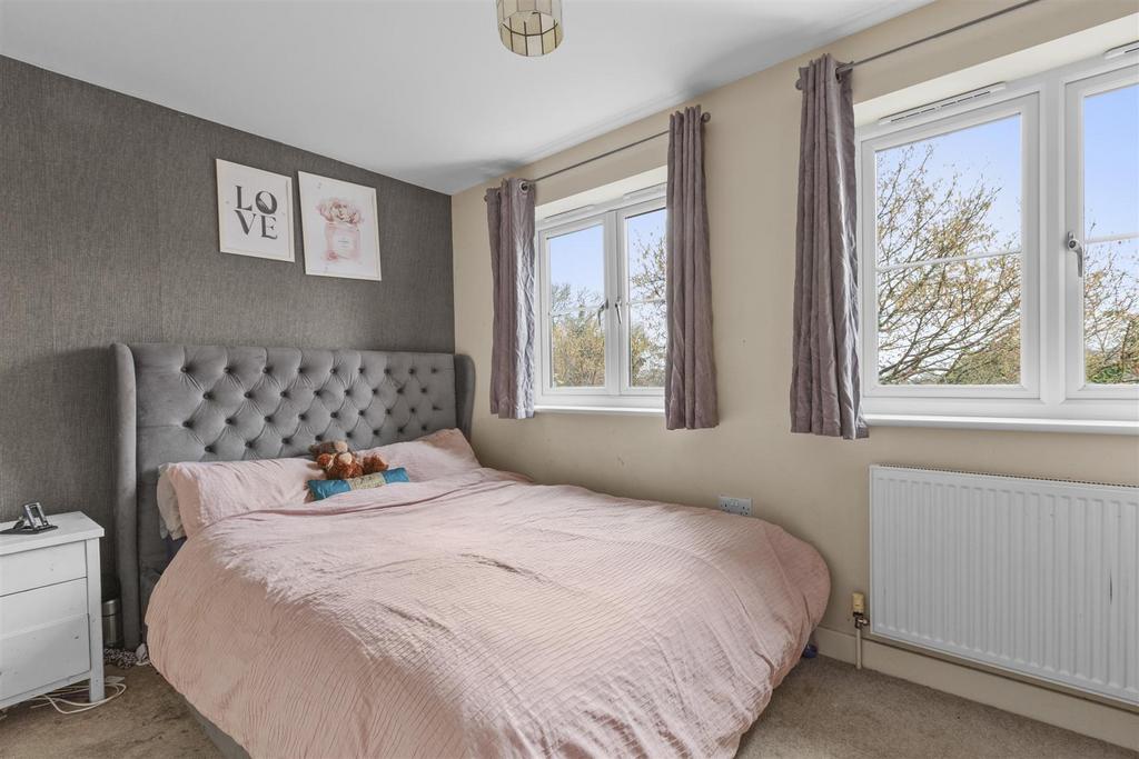 10 Hillview Gardens, HP13 6 GW-2.jpg