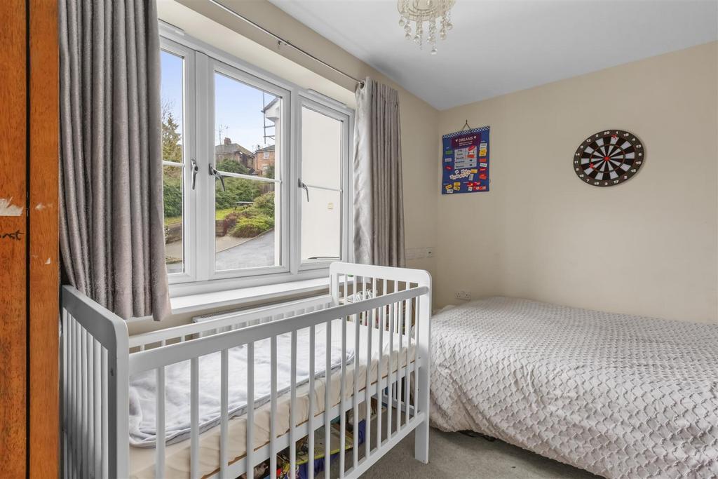 10 Hillview Gardens, HP13 6 GW-5.jpg