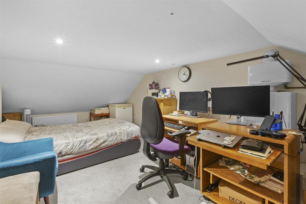 10 Hillview Gardens, HP13 6 GW-1.jpg