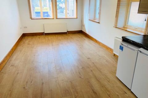 undefined, Wallington SM6