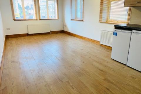 undefined, Wallington SM6
