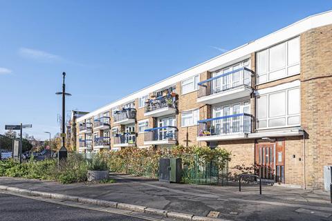 2 bedroom flat to rent, Daubeney Road, Clapton, London, E5