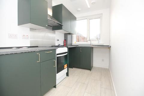 3 bedroom semi-detached house to rent, Robinson Road, Dagenham