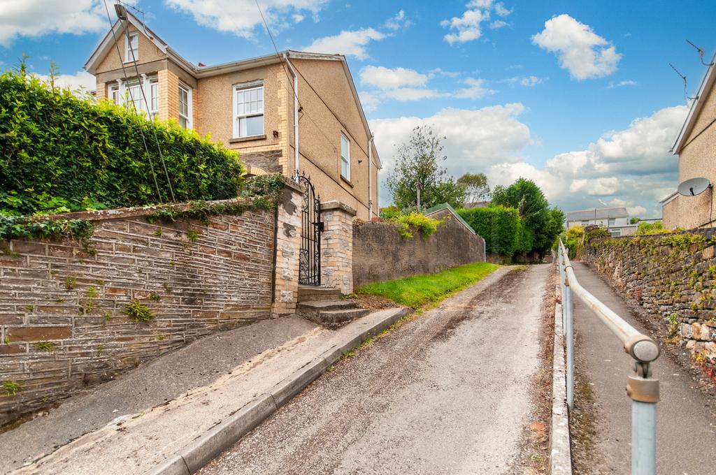 Side lane