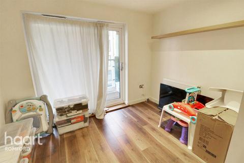 1 bedroom apartment to rent, 4 Crown Drive, ROMFORD