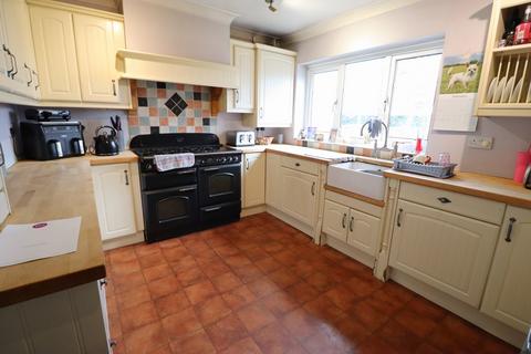 4 bedroom detached house for sale, The Laurels, Rayleigh, SS6