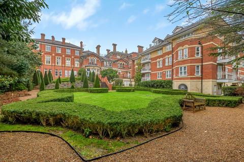 3 bedroom flat to rent, The Downs, London SW20