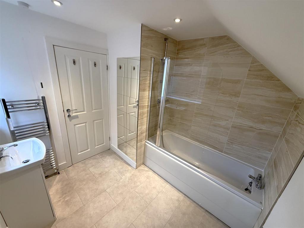 Bathroom.JPG