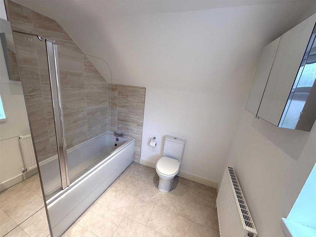 Bathroom 2.JPG