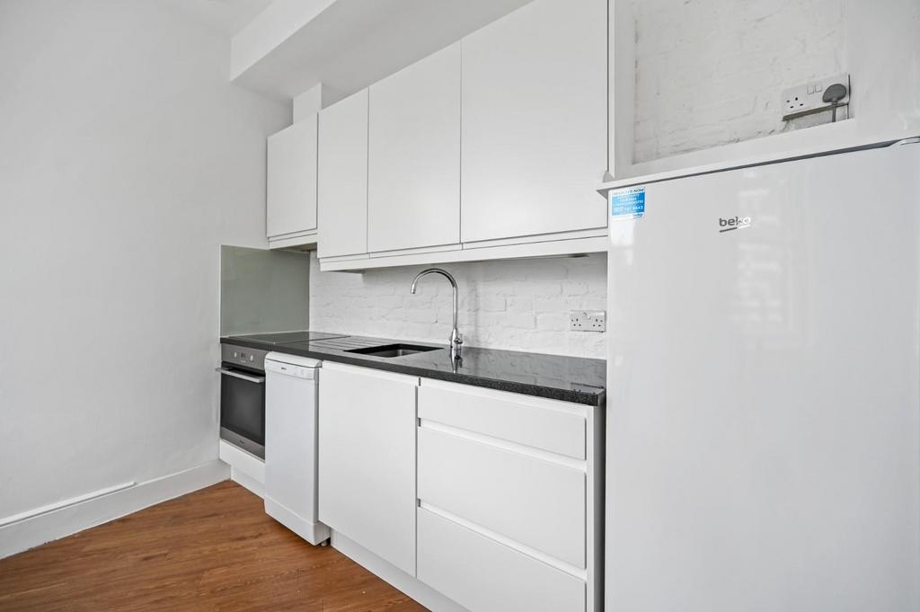 BCFBL - Addison Gardens - Kitchen (4).jpg