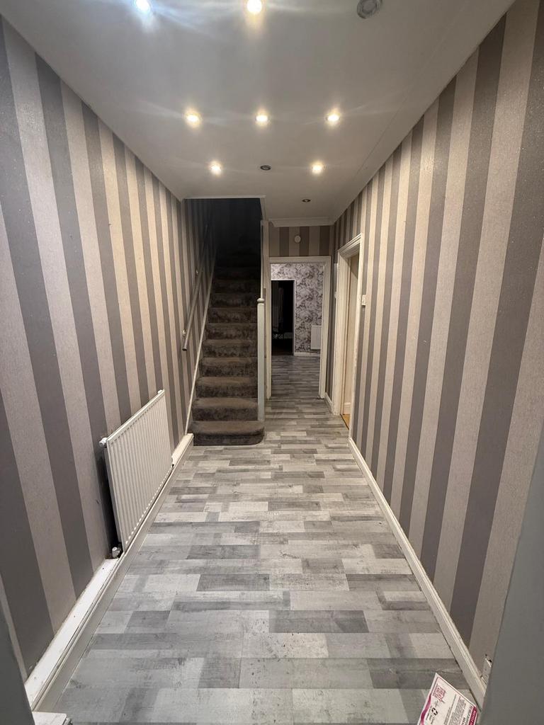 A Lovely 4 Bedroom Terraced House Available to Le