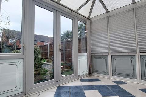 2 bedroom terraced house to rent, Steele Walk, Erith, DA8