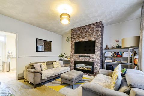 3 bedroom end of terrace house for sale, Bowgreave Avenue, Greater Manchester BL2