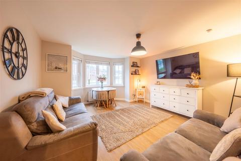2 bedroom flat for sale, Glenturret Place, Perth