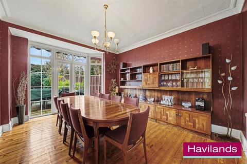 4 bedroom semi-detached house for sale, Park Avenue, Enfield
