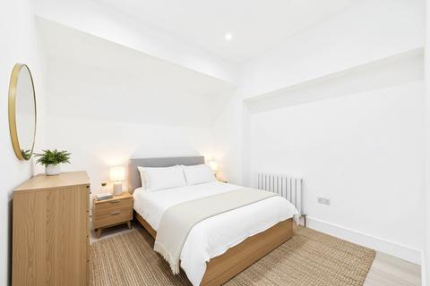 Studio to rent, High Street, Maidenhead, Berkshire, SL6