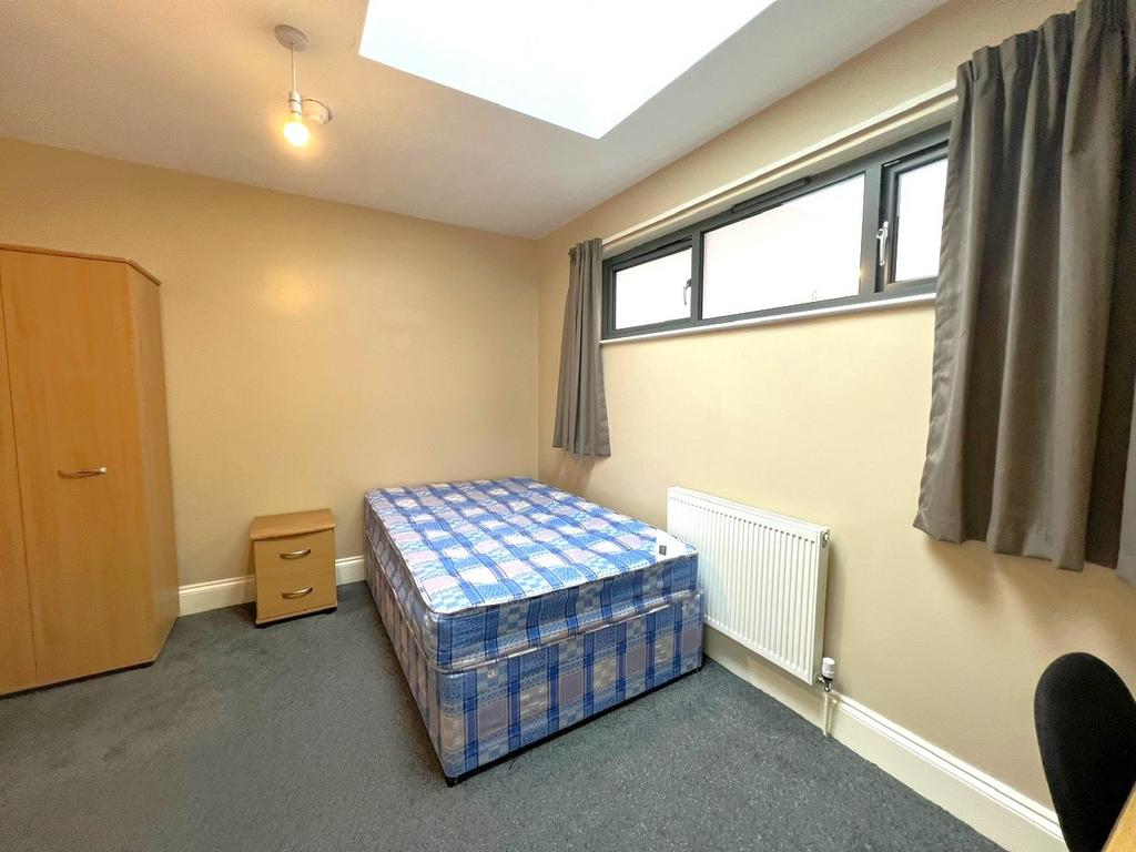 Bright, simply furnished double bedroom with a ...