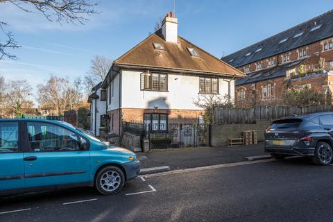 2 bedroom flat for sale, Mayfield Road, Crouch End, London, N8