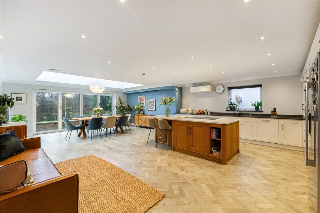 Kitchen/Breakfast Rm