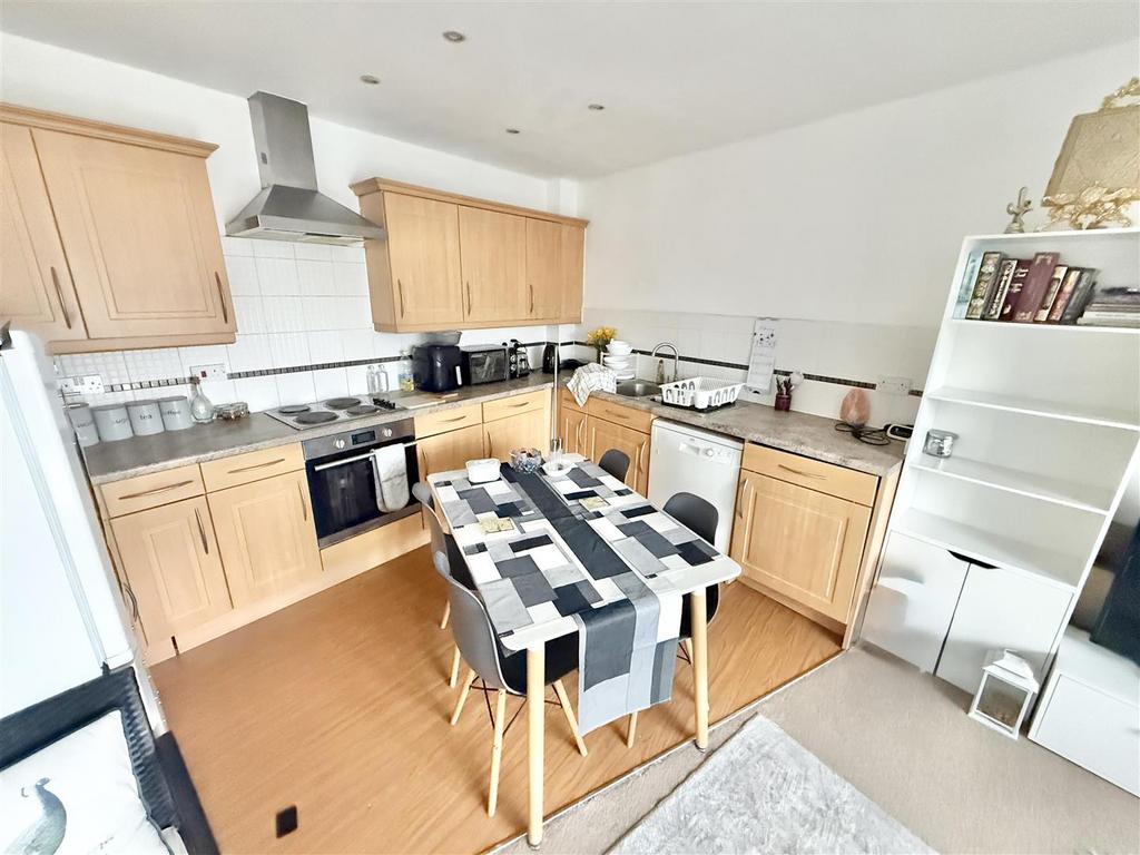 Kitchen/Dining Area