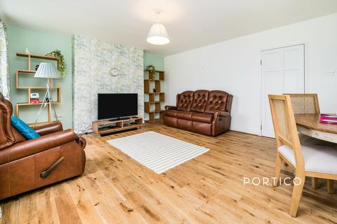 2 bedroom flat to rent, Aragon Drive, Ilford, IG6