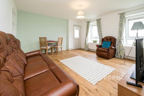 2 bedroom flat to rent, Aragon Drive, Ilford, IG6