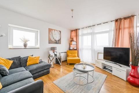2 bedroom flat for sale, Queensland House, Rymill Street, London, E16