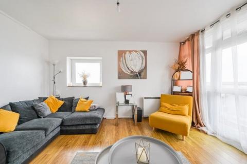 2 bedroom flat for sale, Queensland House, Rymill Street, London, E16