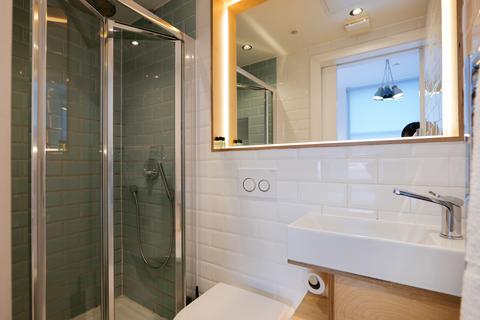 Studio to rent, Philbeach Gardens, Earls Court, London SW5
